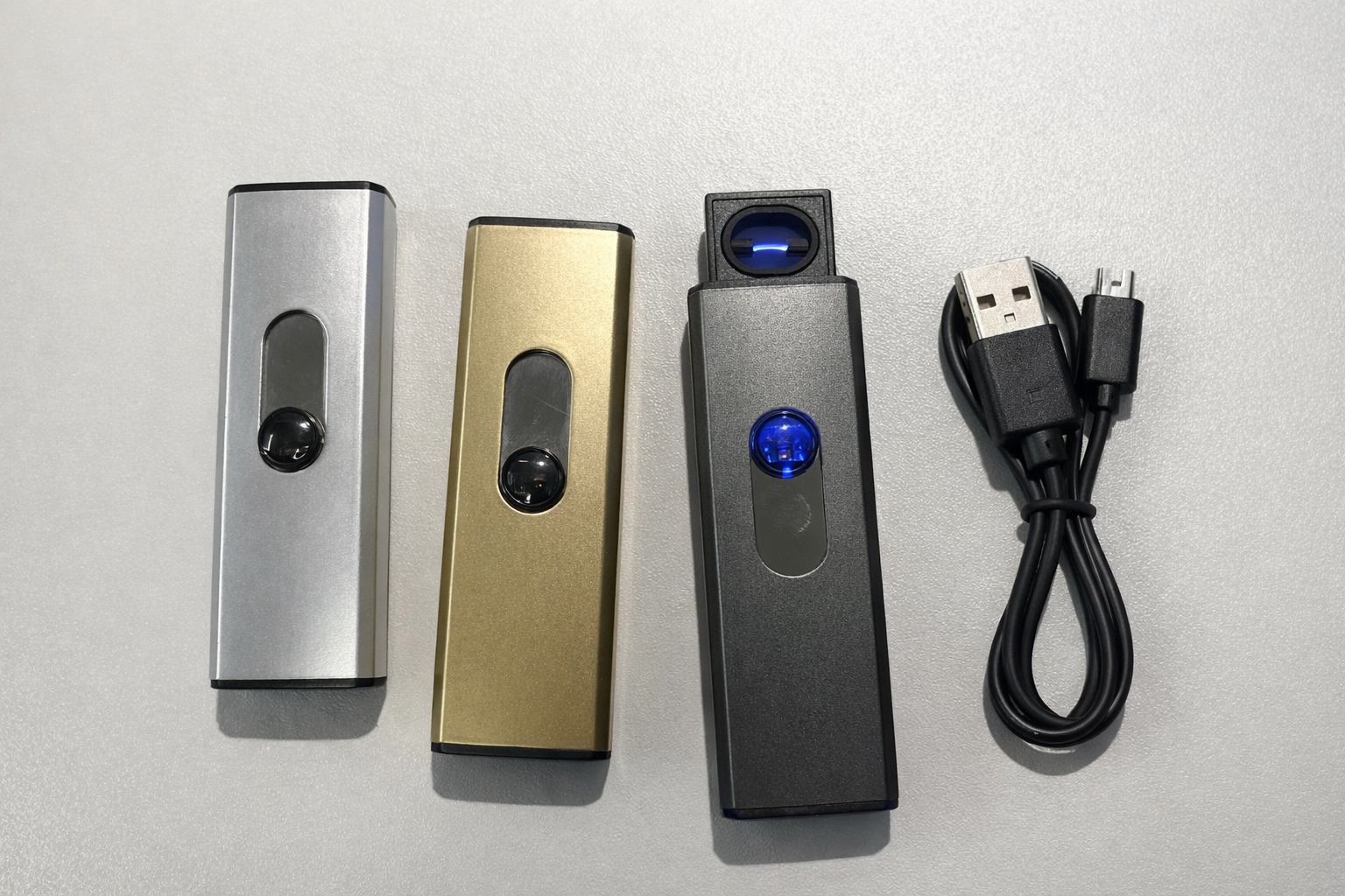 Elektronisk USB-lighter , Plasmalighter – genopladelig (tilfældig farve)