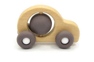 Bil i Silikone Og Træ, Sand fra Magni +6mdr ⎮ 5707594306680 ⎮ MG_000249