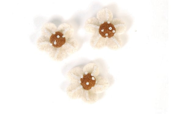 NZ Uld Filt Blomster 3stk 35mm M.Perler Natur ⎮ 5700139143962 ⎮ VE_914396