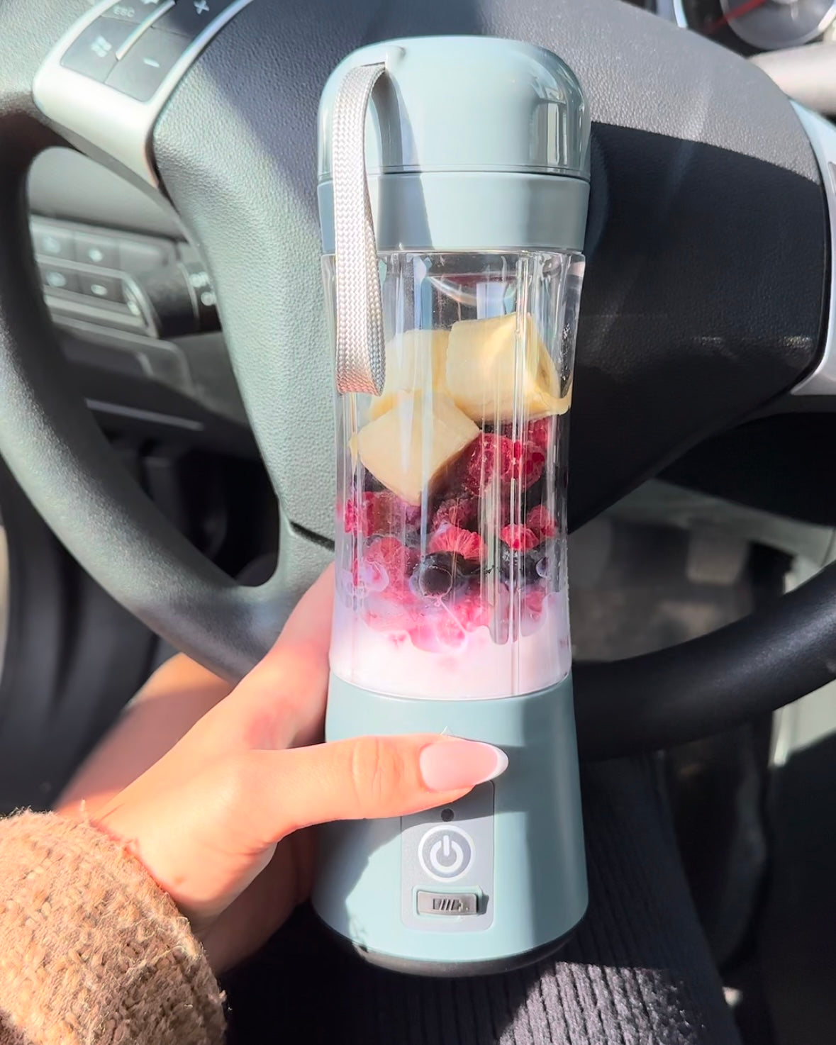 Kraftfuld Mini Blender med Stålknive – Bærbar, Genopladelig &amp; Perfekt til Smoothies